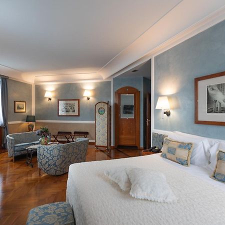Grand Hotel Ortigia Syracuse Esterno foto A room at the hotel