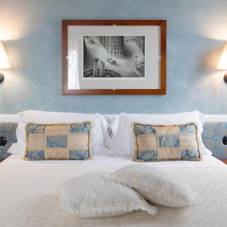 Grand Hotel Ortigia Syracuse Esterno foto A room at the hotel