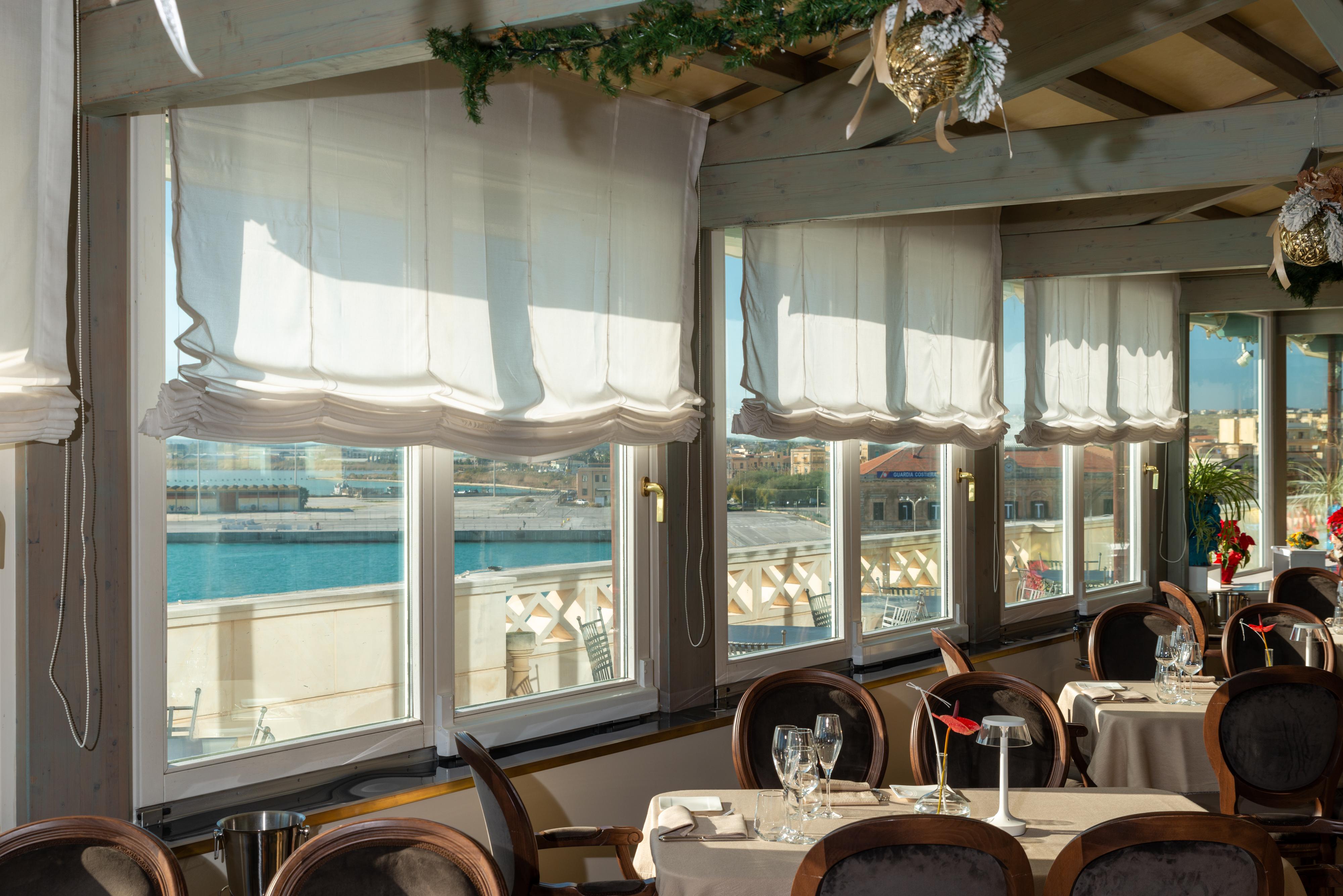 Grand Hotel Ortigia Syracuse Esterno foto Roman shades