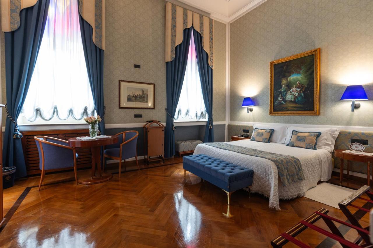 Grand Hotel Ortigia Syracuse Esterno foto A room at the hotel