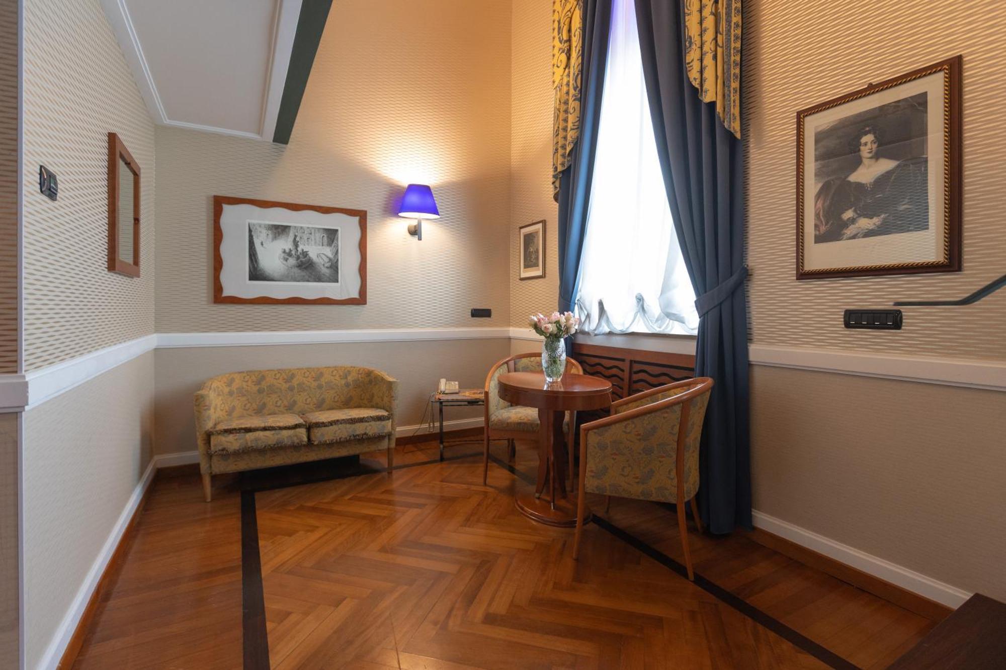 Grand Hotel Ortigia Syracuse Esterno foto The waiting room