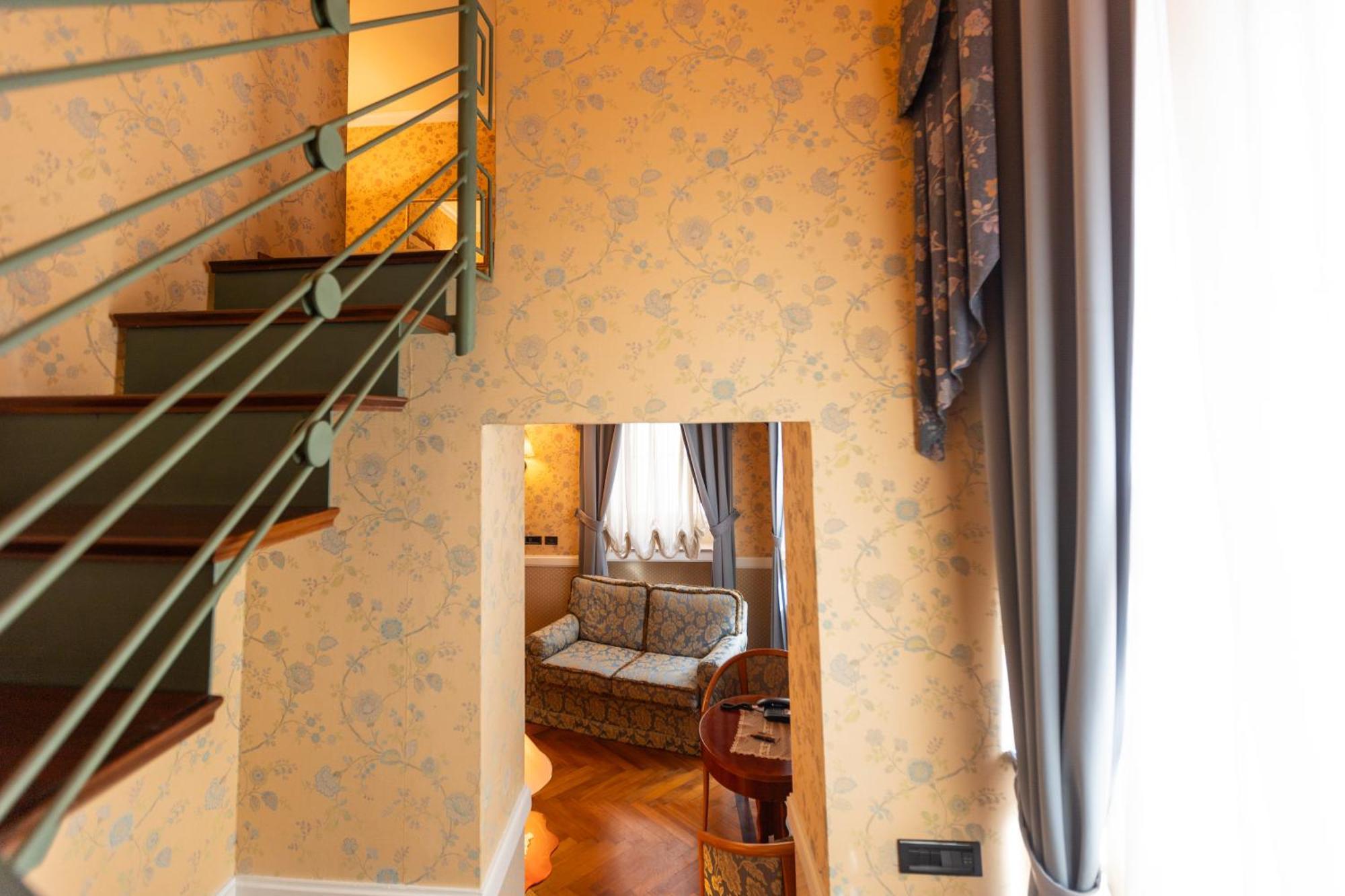 Grand Hotel Ortigia Syracuse Esterno foto A room at the hotel