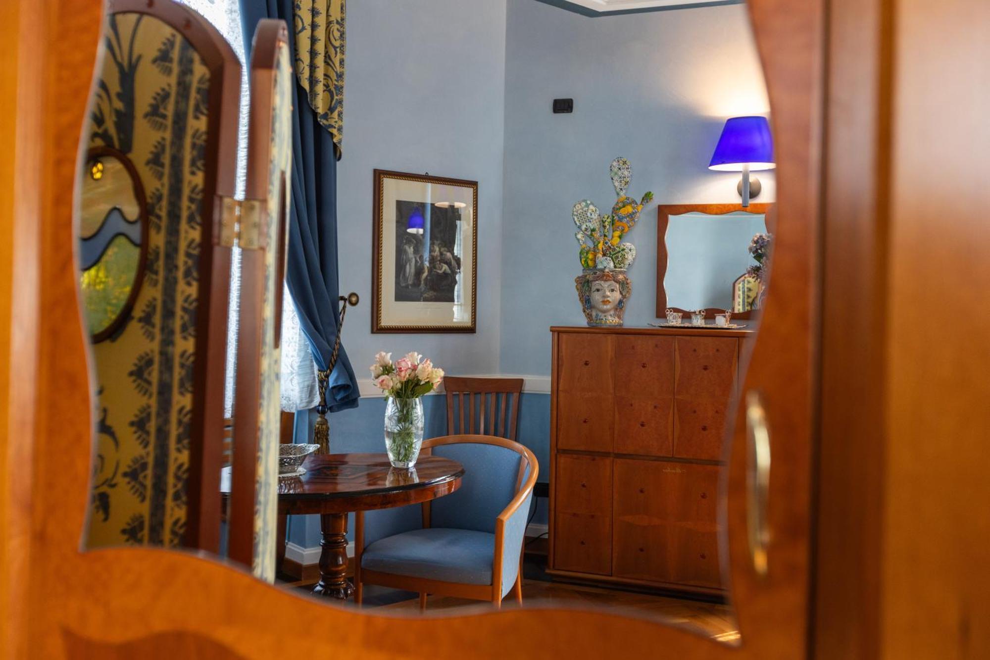 Grand Hotel Ortigia Syracuse Esterno foto The interior of the house