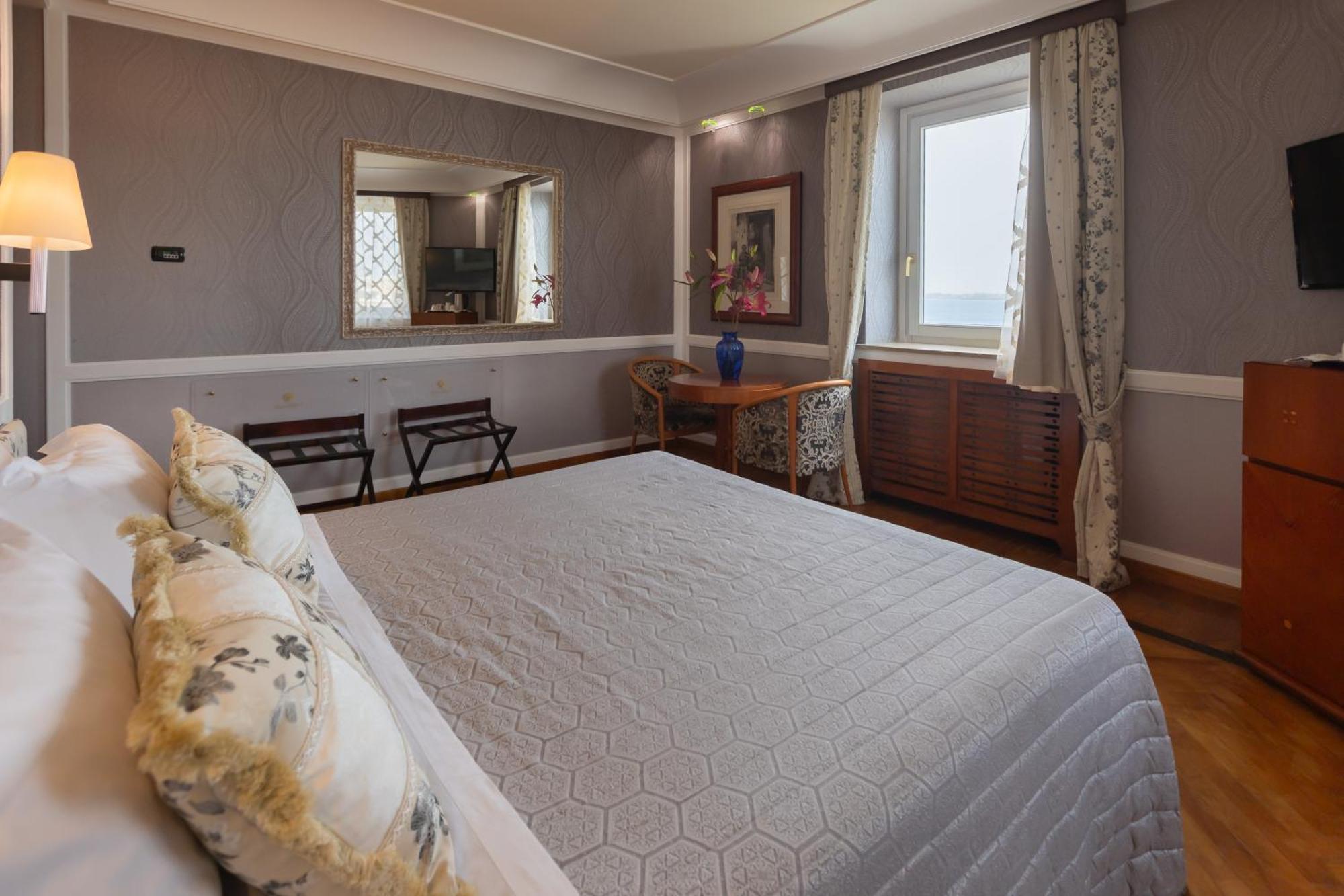 Grand Hotel Ortigia Syracuse Esterno foto A bedroom